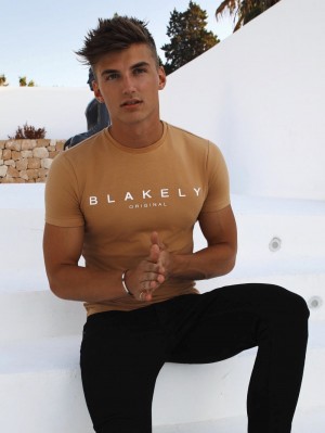 Blakely Axson T-Shirt Gold | XYHRKWM-37