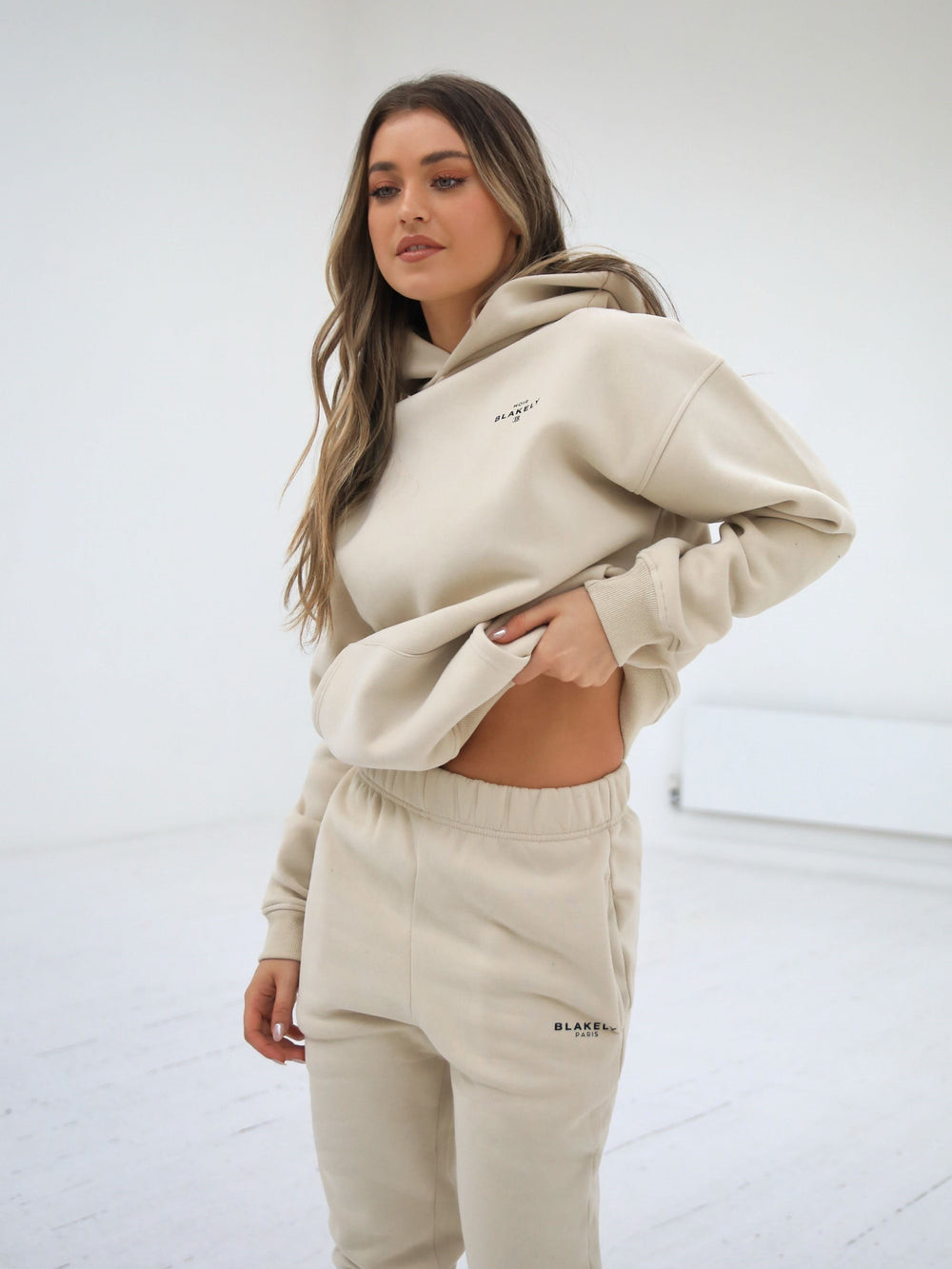 Blakely Noir II Women's Relaxed Hoodie Beige | UGPZXVY-32