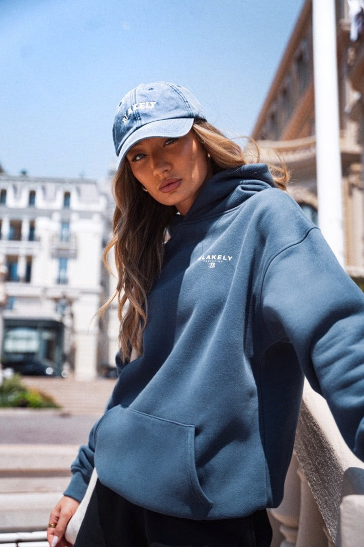 Blakely Riviera Initial Relaxed Women's Hoodie Blau | ZSWRXPI-76