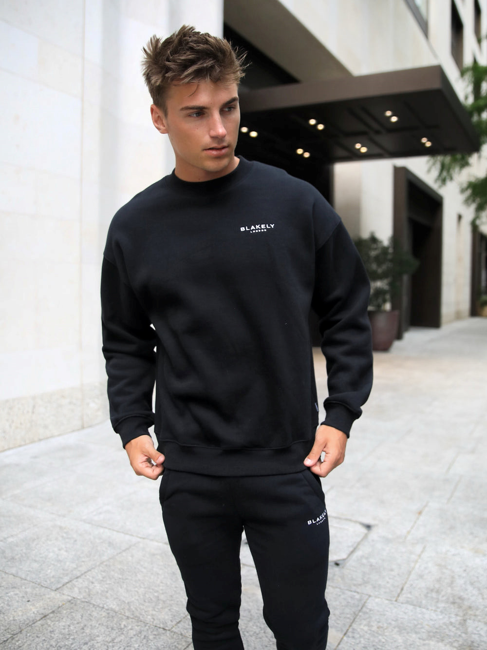 Blakely Universal Relaxed Jumper Schwarz | UVEIRWM-48