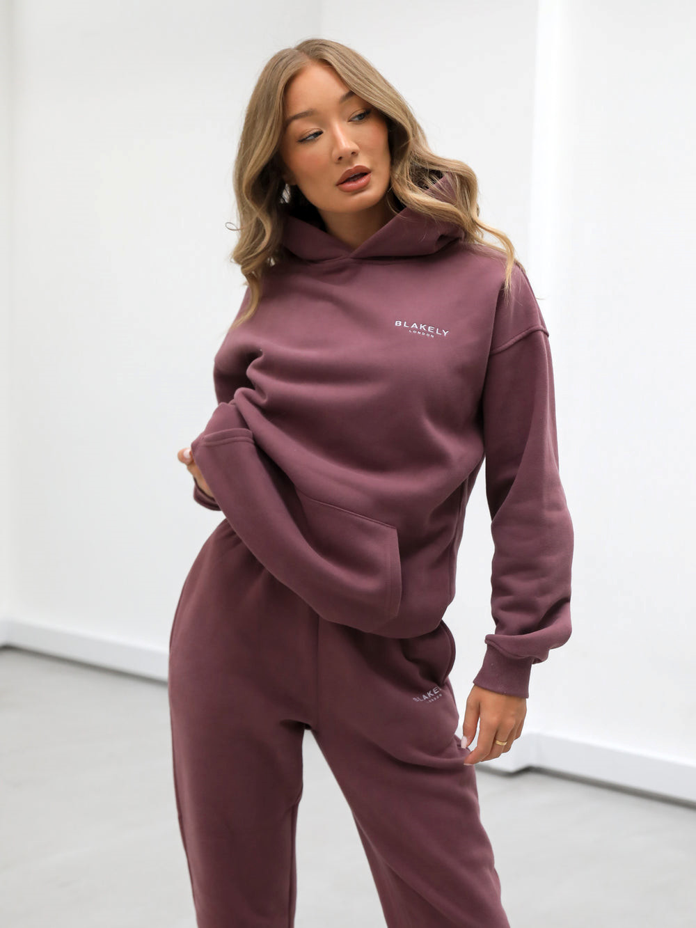 Blakely Universal Women's Relaxed Hoodie Bordeaux | DFZSXEM-57