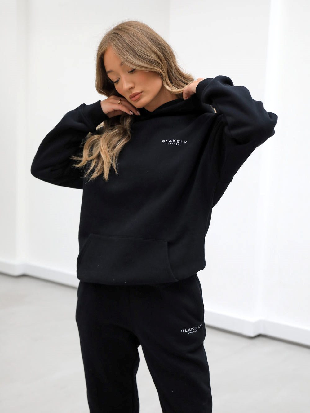 Blakely Universal Women's Relaxed Hoodie Schwarz | MKGANSH-06